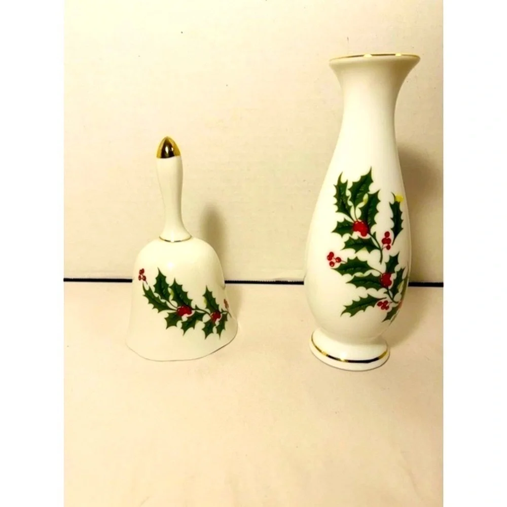 Mogi Japanese Porcelain Christmas Holly Bell And Bud Vase